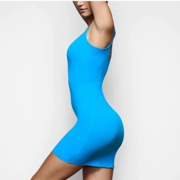 1. NWT SKIMS FITS EVERYBODY SLIP DRESS IN MYKONOS SIZE XS - Picture 2 of 5